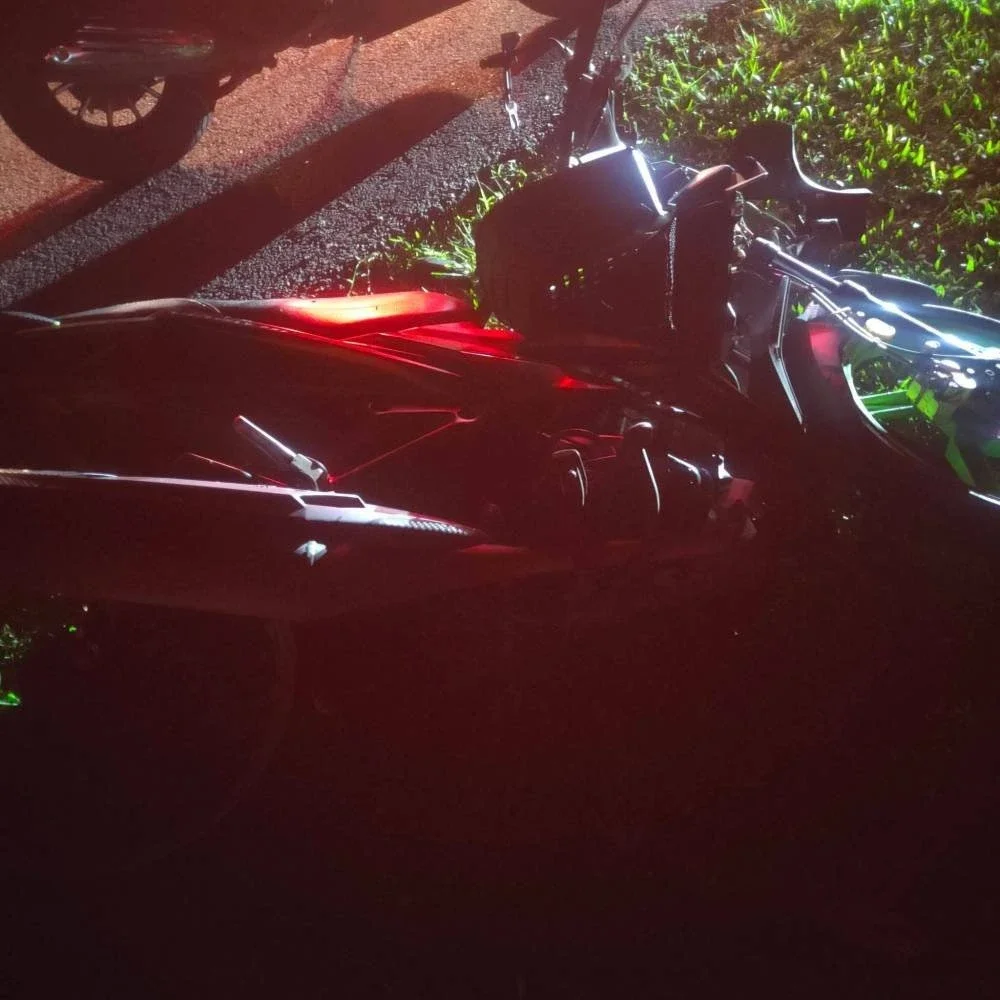 Akibat kemalangan itu, mangsa berusia lingkungan 20 tahun mengalami kecederaan parah di bahagian kepala dan disahkan meninggal dunia di lokasi kejadian.