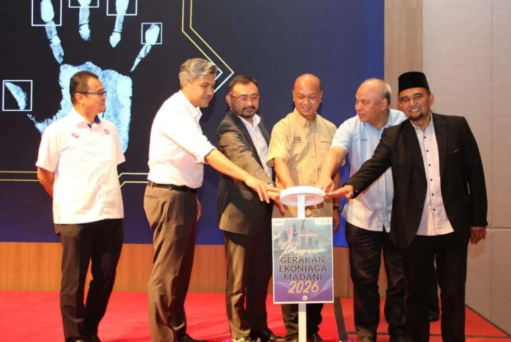 Gimik perasmian GEMA 2026 oleh Fairul Nizam (tiga dari kanan) bersama bersama Timbalan Ketua Pengarah MARA, Zahari Aziz.