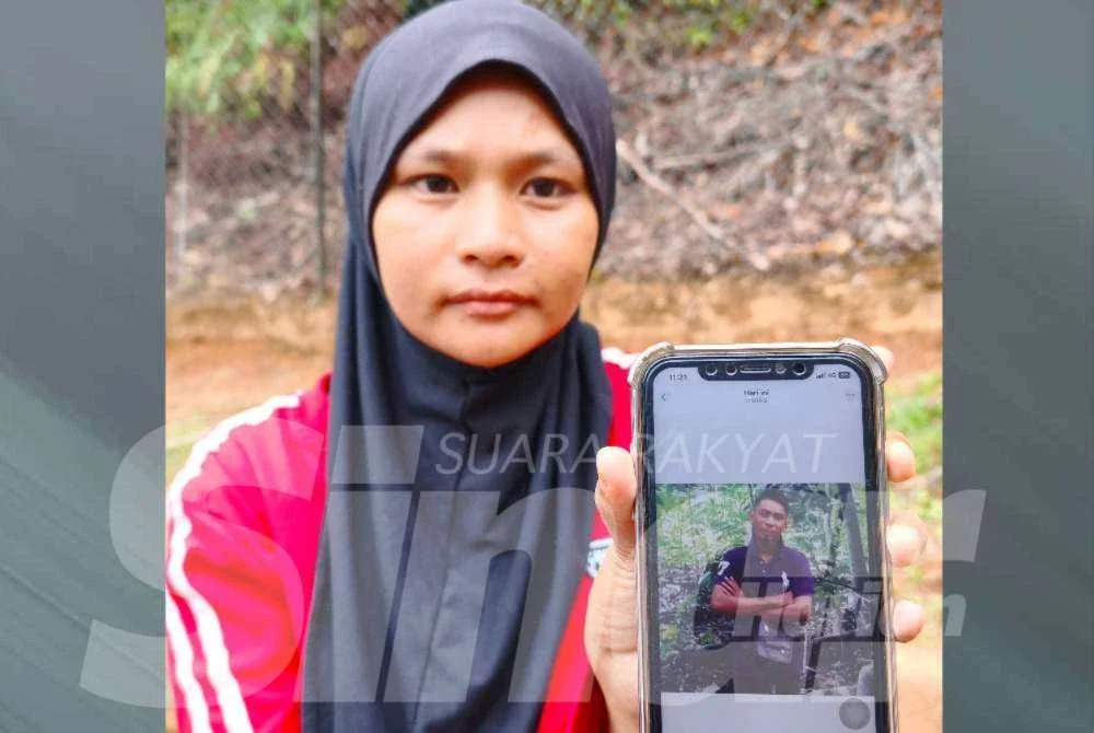 Nur Illyanis menunjukkan gambar abang sulungnya semasa ditemui di Unit Forensik Hospital Jeli pada Khamis. Foto:SINAR HARIAN/HAZELEN LIANA KAMARUDIN