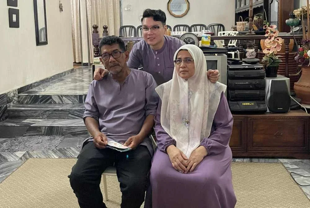 Abdul Wafaa menerima ketentuan pemergian bapanya (kiri) dengan hati terbuka walaupun masih dalam proses menyesuaikan diri dengan kehilangan tersebut. FOTO: Ihsan keluarga 
