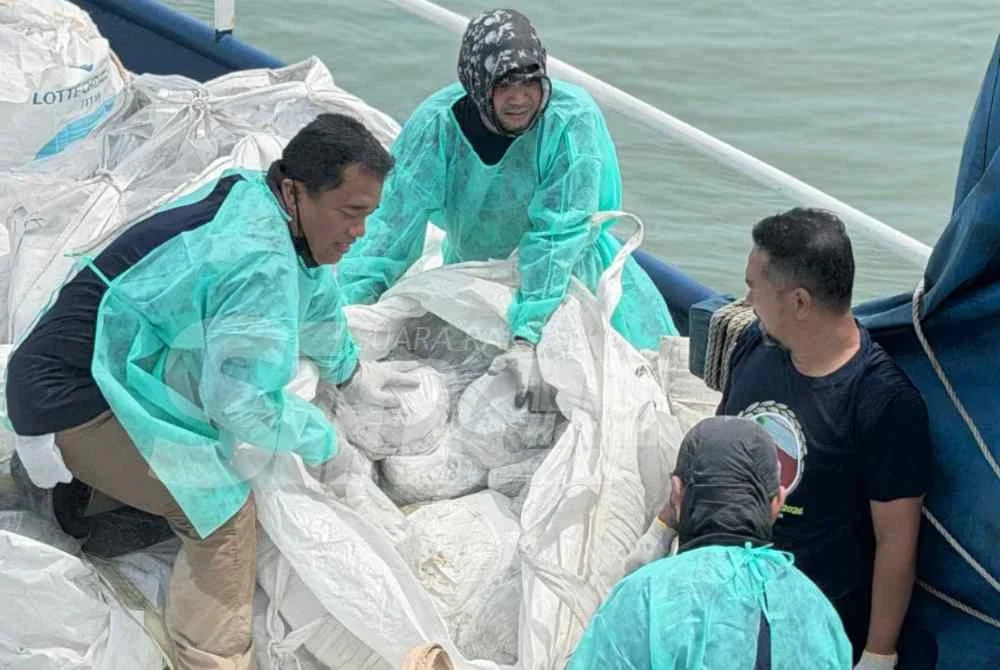 Sebanyak 46 tan abu al-Quran daripada naskah lusuh, rosak atau tidak boleh digunakan semula dilupuskan di Pulau Angsa. FOTO SINAR HARIAN/ AISYAH BASARUDDIN.