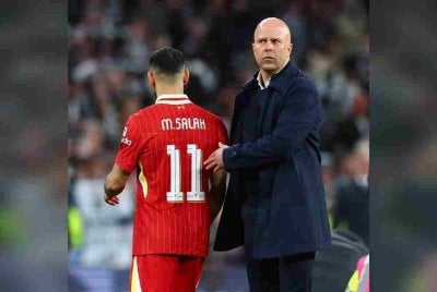 Walaupun Liverpool berjaya memenangi gelaran Liga Perdana Inggeris dalam musim pertama Slot di Anfield, hubungan antara Salah dan pengurus itu dikatakan sentiasa tegang. - Foto Agensi