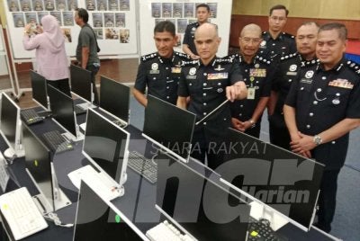 Shazeli menunjukkan antara peralatan dipercayai digunakan dalam kegiatan yang ditumpaskan pada Selasa.