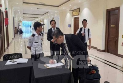 Pasukan peguam mewakili Noraidah tiba di Mahkamah Koroner, Kota Kinabalu
