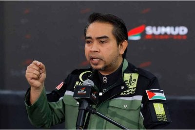 Sani Araby bercakap pada sidang media khas mengenai perkembangan terkini Misi Global Sumud Flotilla 2026 di SNCC pada Khamis. Foto Bernama