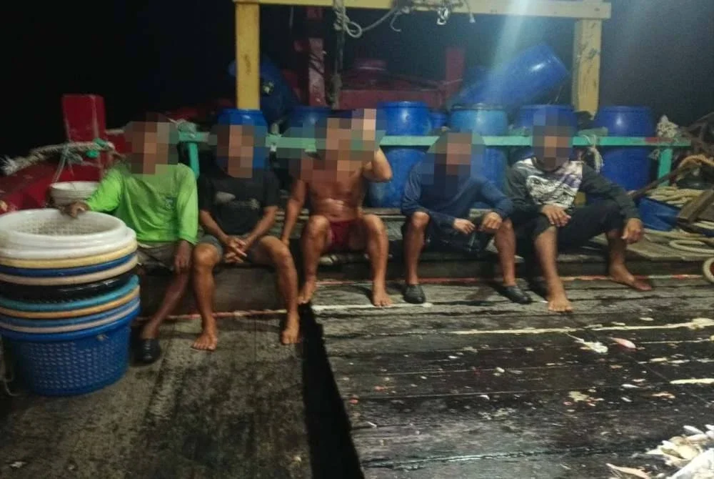 Antara individu yang ditahan DOF kerana menceroboh Taman Laut.