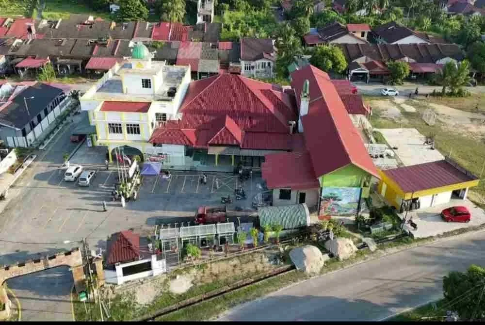 Pekarangan masjid yang dilengkapi pakir untuk peserta hadir ke program. Foto Masjid An-Nur