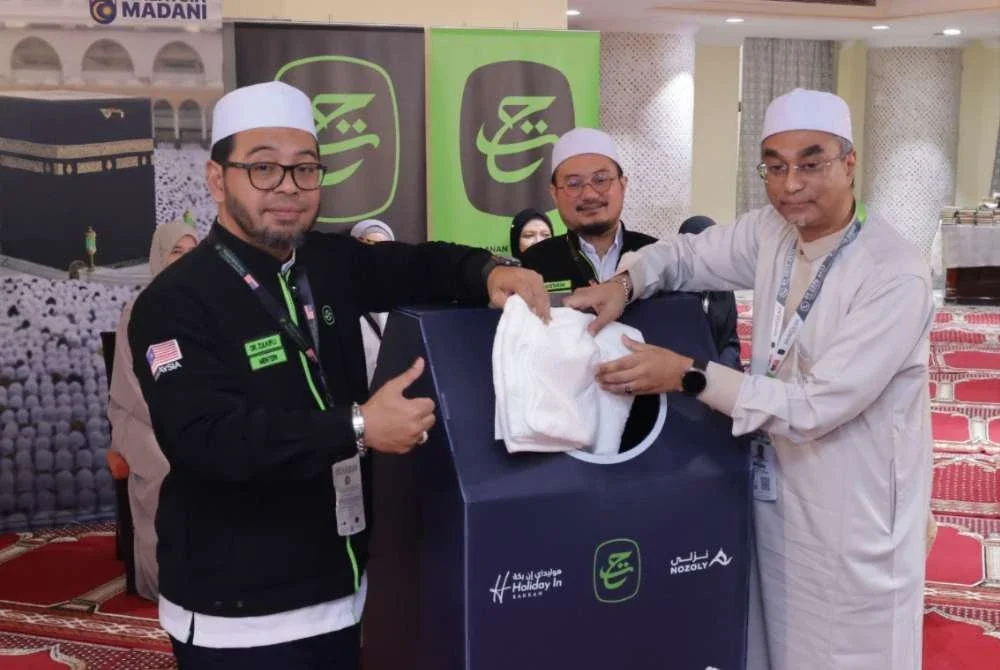 Dr Zulkifli (kiri) melancarkan kempen Haji Lestari di Abraj Al Tayseer, Makkah. Foto: TH