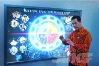 Azlikamil menerangkan rancangan penerokaan angkasa lepas Malaysia menjelang 2030. Foto: Mohd Halim Wahid