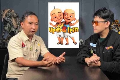 Frans (kanan) bersama Sadan tampil memohon maaf susulan kenyataan mereka berhubung siri animasi popular, Upin & Ipin.