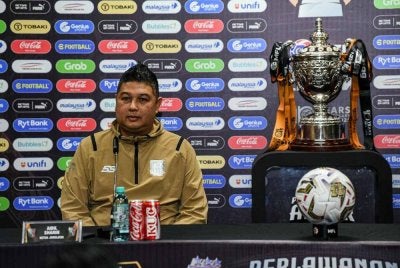 Ketua jurulatih Kuching City FC, Aidil Sharin bercakap pada sidang media menjelang perlawanan akhir Piala Malaysia 2025?26 di Stadium Nasional Bukit Jalil hari ini.