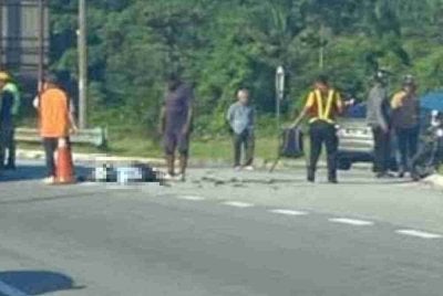 Gambar tular memaparkan keadaan kemalangan membabitkan sebuah motosikal dan kereta di sini pada Jumaat.