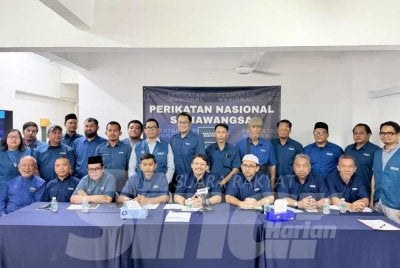 Barisan pemimpin PN Setiawangsa ketika sidang media pelancaran Setiawangsa Prihatin pada Jumaat. 