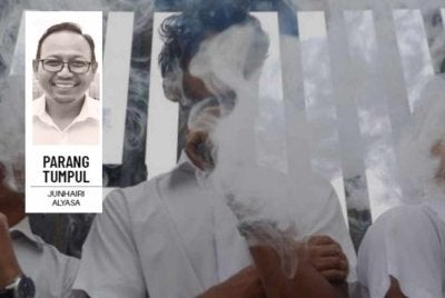Menghisap vape yang mengandungi dadah menjadi trend dalam kalangan anak muda di Malaysia pada masa ini. Gambar hiasan 