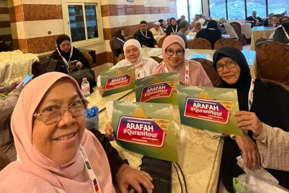Antara jemaah Maktab KT90B Delima Lembaga Tabung Haji Travel mengikuti sesi tadabur.
