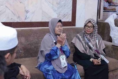 Moraton dan menantu, Azizah bersyukur kerana semua urusannya di sini dimudahkan ALLAH SWT. Foto TH 