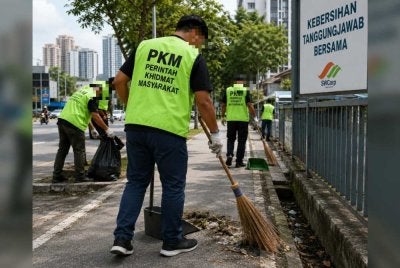 Pelaksanaan PKM di Jalan Metro Prima 5, Kepong Entrepreneurs pada Jumaat membawa mesej pencegahan yang jelas kepada orang ramai supaya menjaga kebersihan tempat awam.