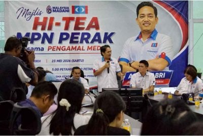 Mohamad Hairul Amir semasa memberikan ucapan sempena Majlis Hi-Tea Majlis Pimpinan Negeri (MPN) Keadilan Perak bersama pengamal media di Wisma Keadilan Negeri Perak di Meru Raya pada Sabtu.