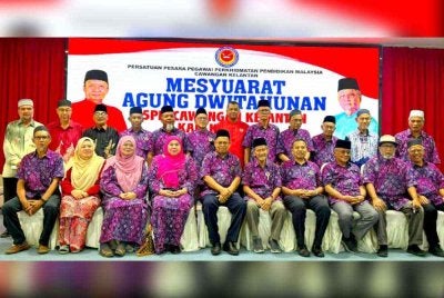 Sebahagian daripada ahli jawatankuasa yang menghadiri Mesyuarat DwiTahunan Ke-17 5PMCK di Pusat Transformasi Bukit Tiu, Machang pada Sabtu.