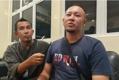 Muhammad Zikri (kanan) ketika ditemui pemberita di Unit Forensik Hospital Parit Buntar di sini pada Ahad.
