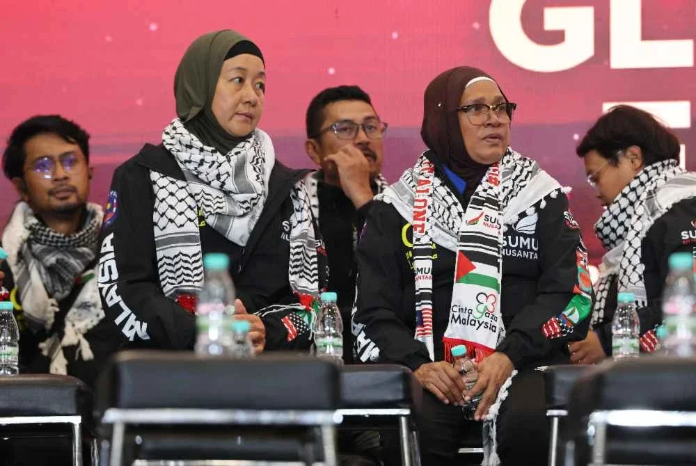 Sebahagian Aktivis Misi Global Sumud Flotilla (GSF) 2.0 pada Majlis Sambutan Kepulangan Aktivis Misi Global Sumud Flotilla (GSF) 2.0 di Lapangan Terbang Antarabangsa Kuala Lumpur (KLIA) Terminal 1. Foto Bernama