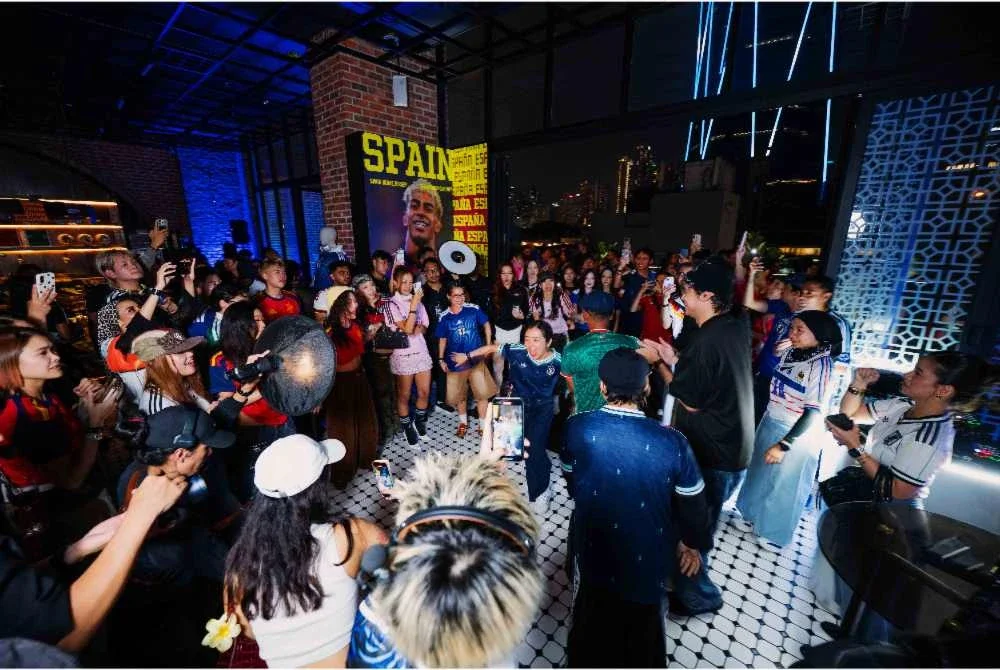 adidas Malaysia melancarkan kempen 'Home of World Cup' menerusi pertunjukan dron berskala besar sempena permulaan musim Piala Dunia FIFA 2026™.