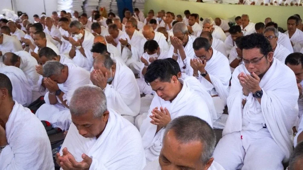 Jemaah berdoa ketika hari Arafah.