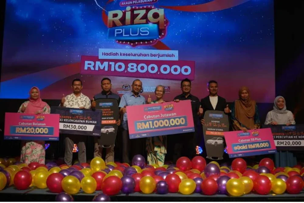 Majlis Raikan Jutaan Ganjaran turut meraikan pemenang-pemenang kempen Bank Rakyat yang lain.