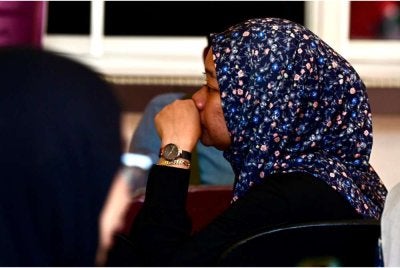 Nurul Ain Shazwani tidak dapat menahan sebak ketika ditemui di Jabatan Perubatan Forensik, Hospital Sultanah Nur Zahirah (HSNZ), Kuala Terengganu pada Isnin.