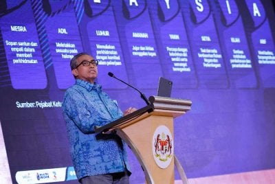 Shamsul Azri menyampaikan ucapan semasa hadir ke Majlis Apresiasi ERAT di Putrajaya pada Isnin. Foto Bernama