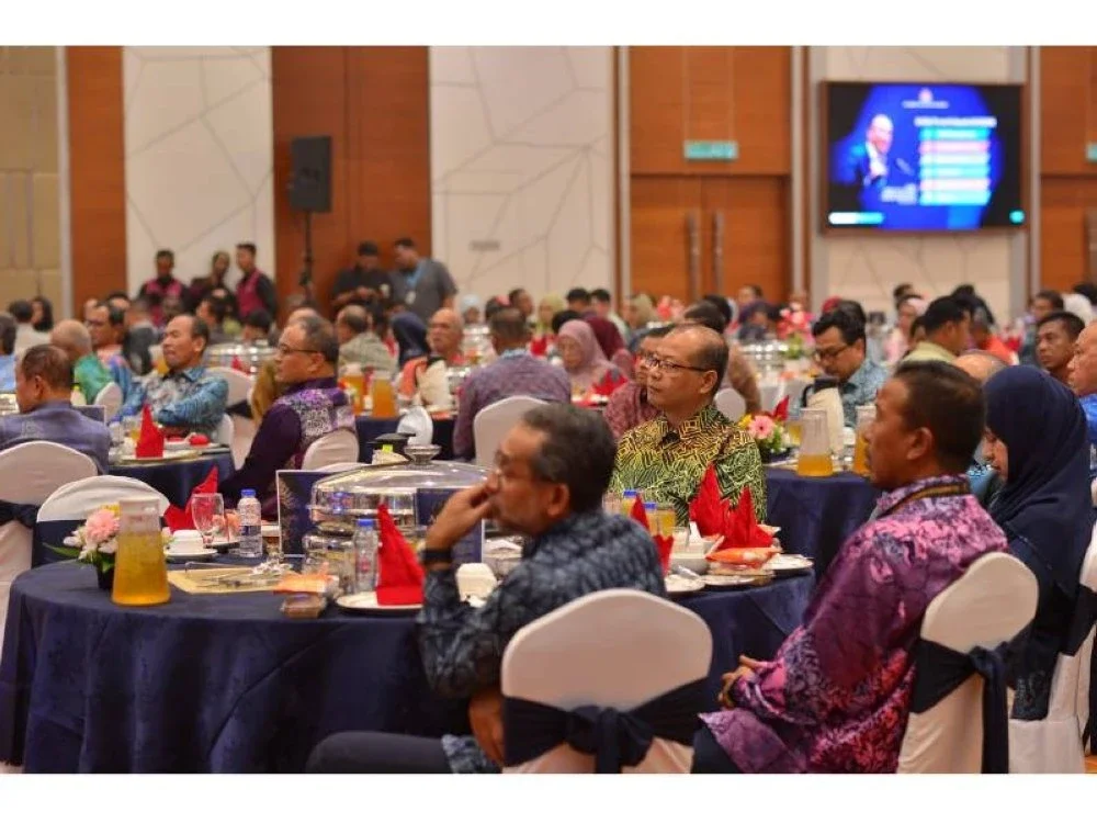 Ketua Setiausaha Negara mahu ketua jabatan dan pucuk pimpinan agensi awam memastikan tadbir urus perkhidmatan awam kekal berintegriti.