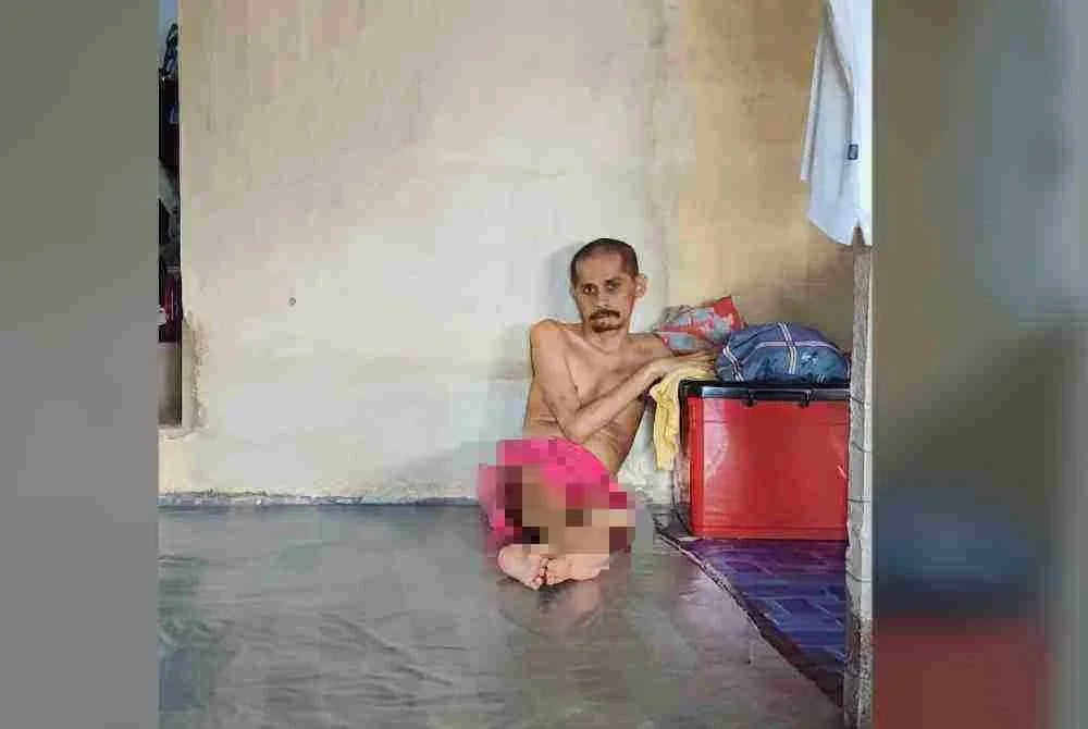 Perkembangan Mohamad Saffari terbantut selepas mengalami demam panas yang kronik sehingga diserang sawan ketika masih kecil.