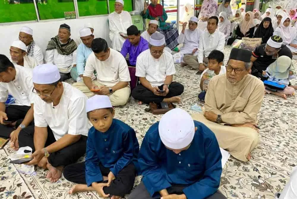 Perubahan itu dapat dilihat apabila masyarakat kini bukan sahaja hadir untuk merebut ganjaran dijanjikan Allah SWT, malah mahu mendalami penghayatan al-Quran melalui konsep baca, faham dan amal. Foto SINAR HARIAN/HAZELEN LIANA KAMARUDIN