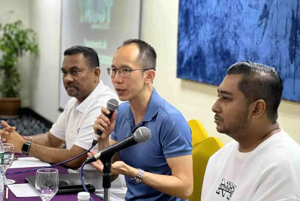 Nigel (tengah) ketika sesi sesi penglibatan kesedaran pertama berkaitan TRUST.