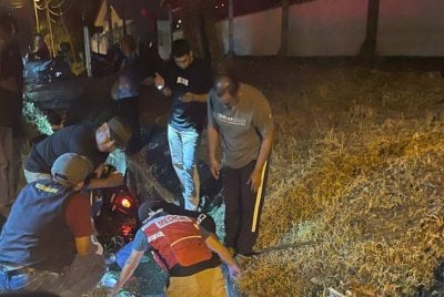 Mangsa meninggal dunia di lokasi kejadian akibat cedera parah di kepala.