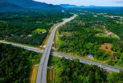 Lebih 150,000 kenderaan sehari dijangka menggunakan Lebuhraya Pesisiran Pantai Barat (WCE) pada hari-hari puncak sempena sambutan Hari Raya Aidiladha dan cuti persekolahan.