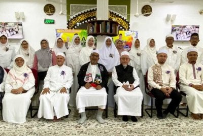 Barisan yang menjayakan program Arafah #QuranHour di Masjid An Nur Kubang Labu, Tumpat pada Selasa. Foto SINAR HARIAN/HAZELEN LIANA KAMARUDIN