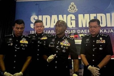 M Kumar (dua dari kanan) dalam sidang akhbar di IPD Kajang pada Selasa.