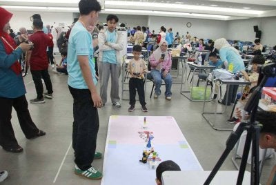 Tiga kanak-kanak Tabika Kemas terpilih mewakili negara ke pertandingan robotik antarabangsa di Vietnam.