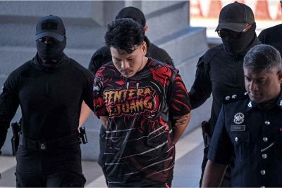 Pemandu peribadi Muhamad Rafiqzam Hafeq Mohd Rosly, 23, mengaku tidak bersalah di Mahkamah Majistret hari ini, atas pertuduhan menculik seorang kanak-kanak perempuan berusia 11 tahun, minggu lepas. Foto Bernama