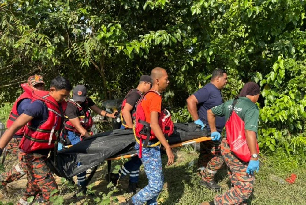 Mayat mangsa dibawa ke Pusat Kawalan Bomba (PKB) sebelum diserahkan kepada pihak polis untuk tindakan lanjut.