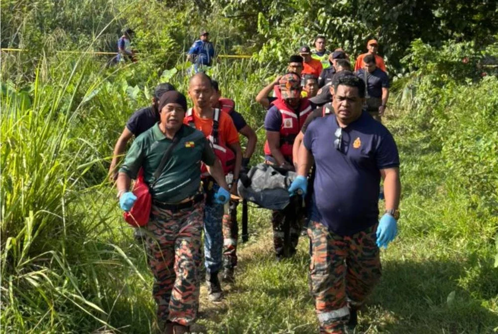 Mayat mangsa dibawa ke Pusat Kawalan Bomba (PKB) sebelum diserahkan kepada pihak polis untuk tindakan lanjut.