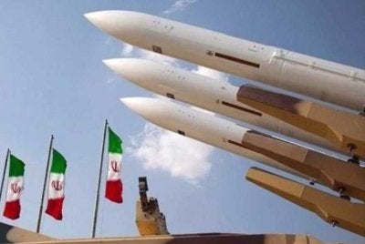 IRGC Iran pada awal Khamis mendakwa menyasarkan sebuah pangkalan udara AS di Kuwait sebagai tindak balas terhadap serangan udara AS berhampiran Lapangan Terbang Bandar Abbas di selatan Iran - Foto: Agensi