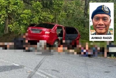 Tekong darat bersama lapan warga asing yang cedera selepas kereta dinaiki terbabas. - Foto ihsan PGA
