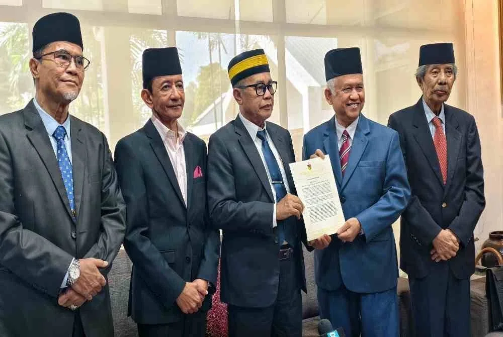 (Dari kanan) Badarudin, Muhammed, Maarof, Syed Razman dan Abdul Rahim
