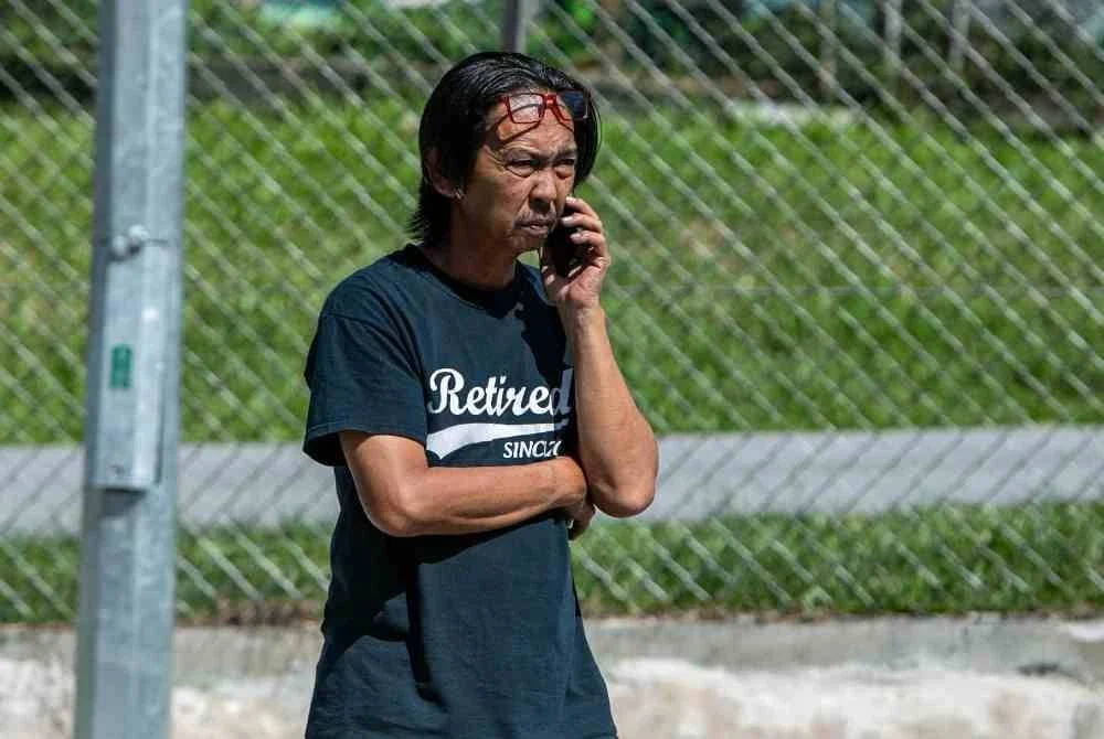 Haszman Othman, 61, suami kepada Jaslinda Saludin, 49, ketika ditemui di Pos Kawalan Tempat Kejadian (PKTK) di Pos Kuala Poh. Foto Bernama. 