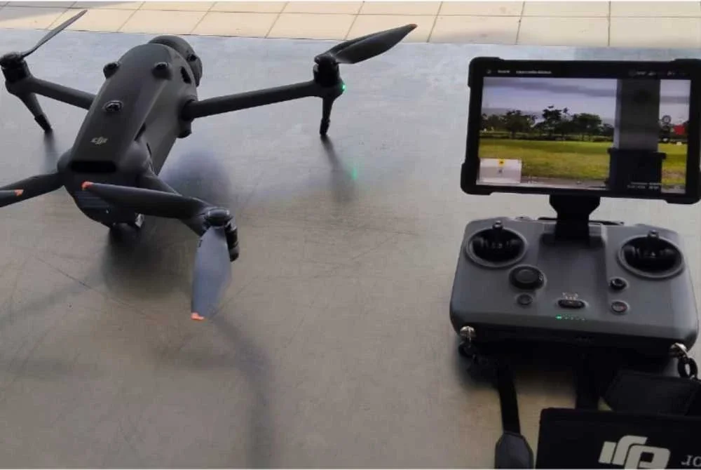 Dron digunakan bagi membantu pemantauan kawasan yang tidak dapat dimasuki pasukan darat.