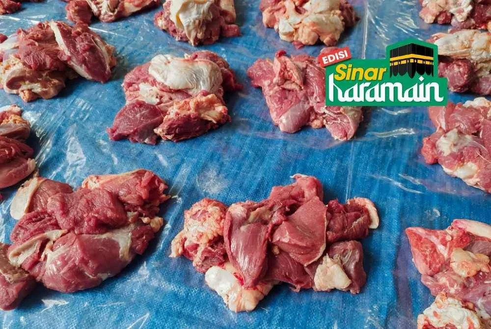 DIBOLEHKAN untuk menghadiahkan daging korban kepada jiran bukan Islam. Foto Canva