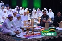 SEBAHAGIAN peserta dalam Arafah #QuranHour: The Chosen One anjuran Yayasan Warisan Ummah Ikhlas di Studio MQT, Karangkraf, Shah Alam baru-baru ini. Foto ASRIL ASWANDI SHUKOR