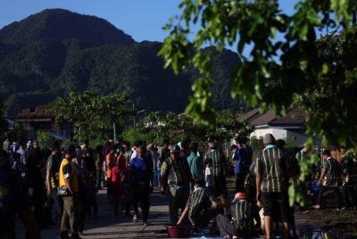 Seramai 150 petugas dalam kalangan masyarakat setempat terlibat dalam program ibadah korban di Masjid Idris Iskandar Shah 1, Kampung Sungai Rokam, Ipoh pada Khamis.